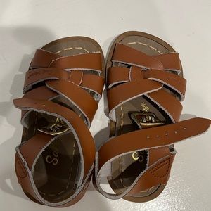 Salt water sandals little girls size 5